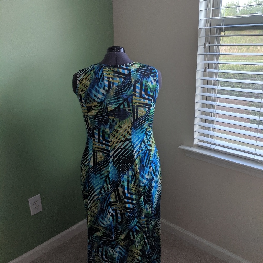 Dress - Picture 2 of 3